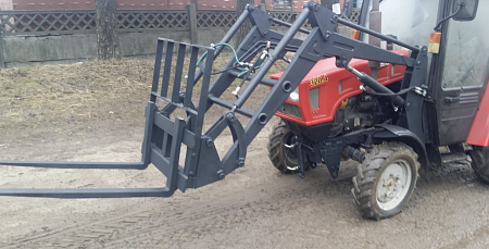 Погрузчик ПТМ-0.4 на малогабаритные трактора 320.4 и аналоги